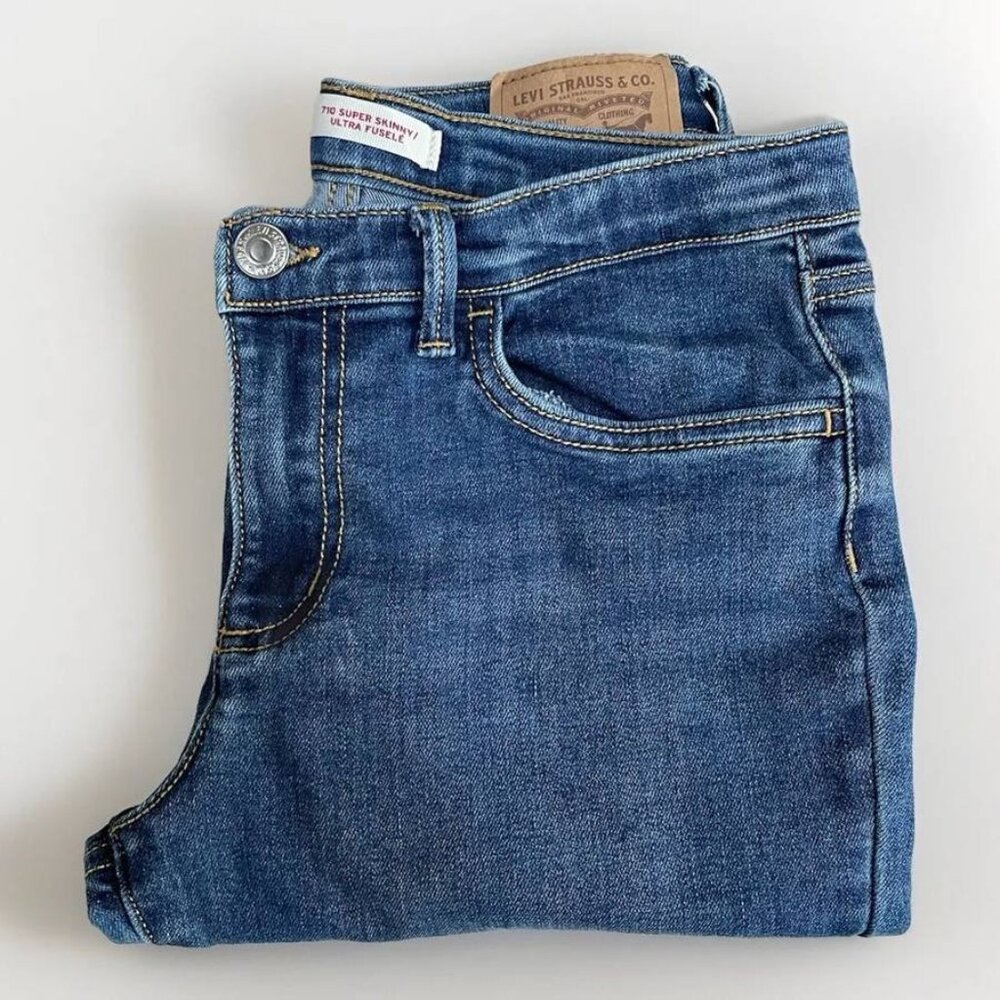 Levi's skinny jean fit - New -size 0 (Fits S) Pets-Free Smoke Free Home